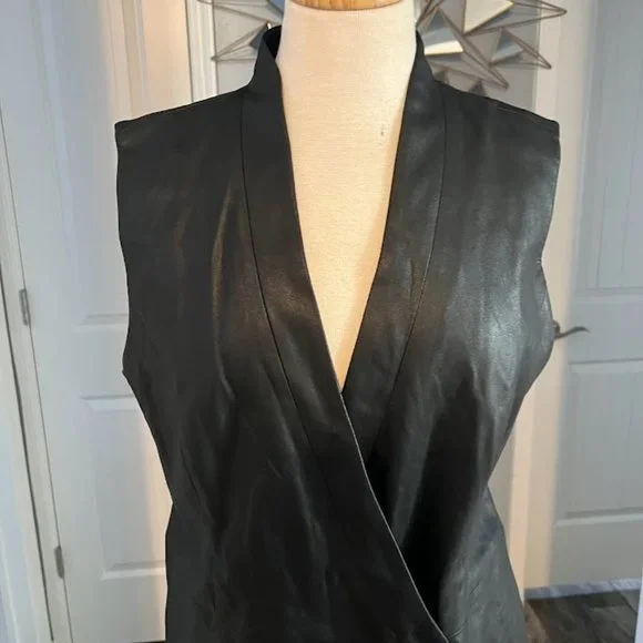 BCBGMaxAzria - Black Faux Leather Single Button Longline Vest Sz Large - Picture 3 of 4